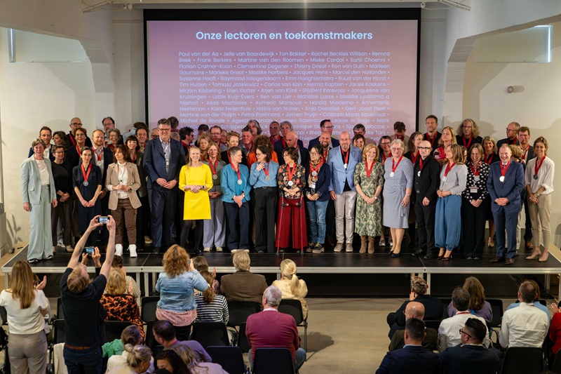 Lectoren ontvangen draagteken