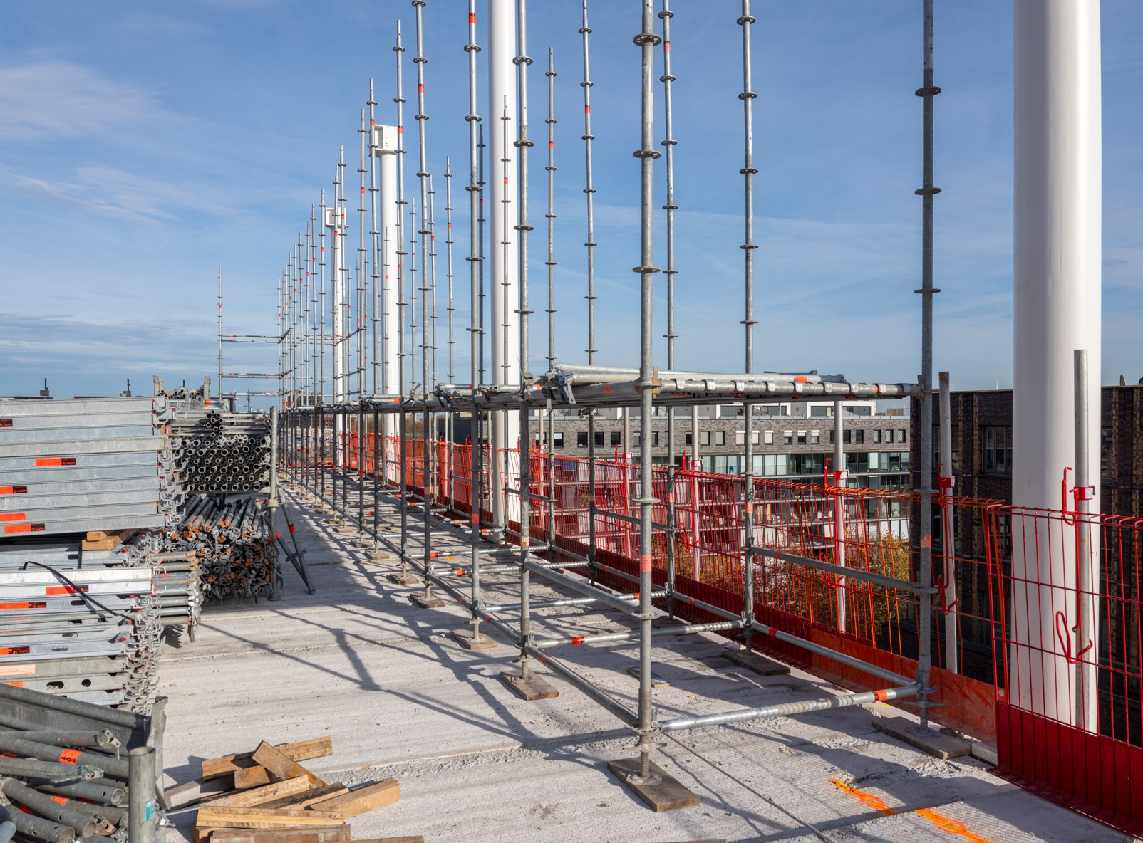 Bouwfase bijna hoogste punt foto 5