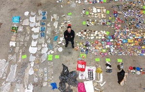 Tijmen den Oudendammer portret met plastic
