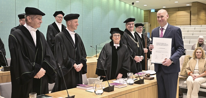 promovendus Mark Wiersma met bul