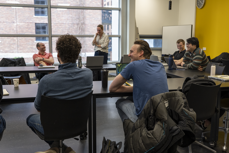 personen in een klaslokaal