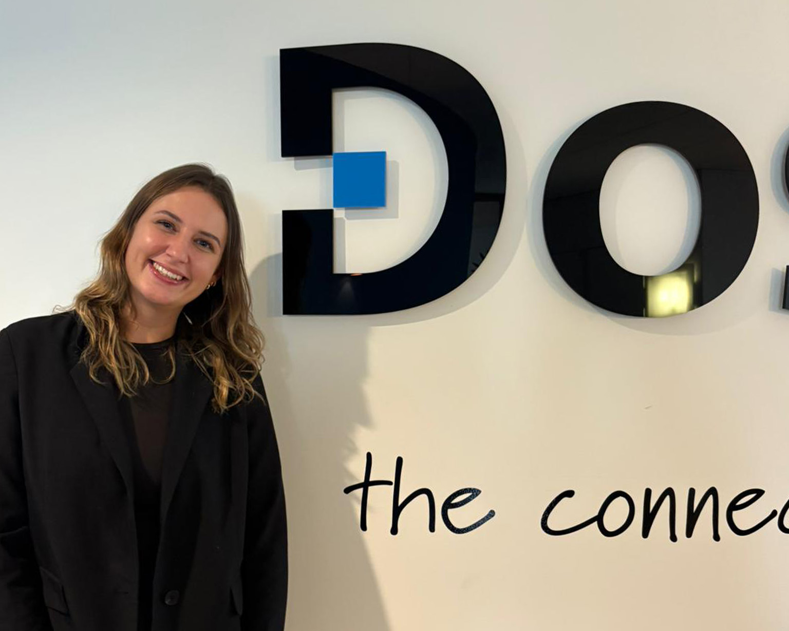 Laura op haar werk bij Dosign Engineering.