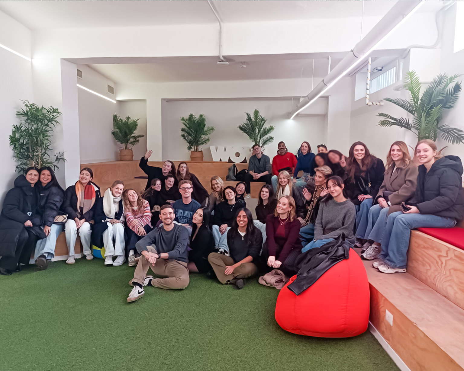 De studentengroep die op studiereis was naar Milaan. 